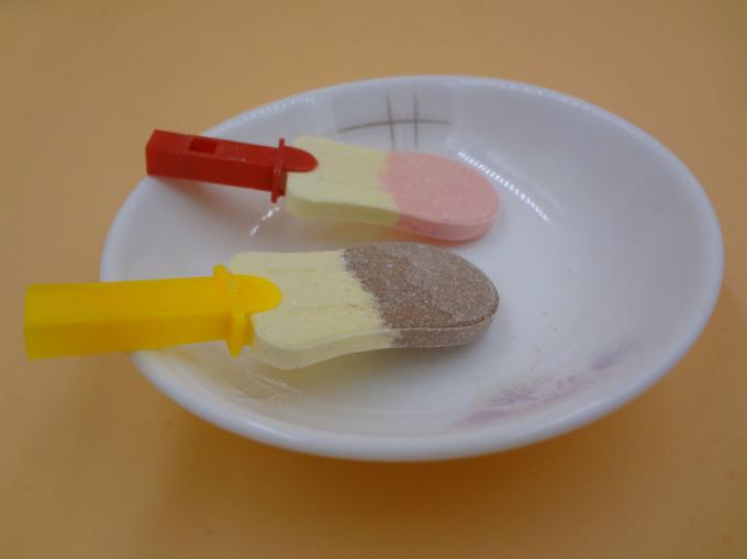 Dextrose Ice Cream Lollipop Candy With Little Toy Bottled Milk
